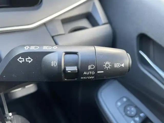 日産 ノート e－パワー X 島根県 2022(令4)年 6.8万km ダークメタルグレー プロパイロット/・レーダークルーズコントロール/・レーンアシスト　/純正９インチメモリナビ　/(AM/FM/フルセグTV/Ｂｌｕｅｔｏｏｔｈ接続)　/全方位／バックカメラ　/ビルトインＥＴＣ2.0　/純正前方ドライブレコーダー　/インテリジェント エマージェンシーブレーキ/アイドリングストップ　/前後コーナーセンサー　/電動パーキングブレーキ/オートハイビーム／ライト/置くだけ充電/純正LEDヘッドライト/純正フロアマット/保証書・取扱説明書（本体＋ナビ）