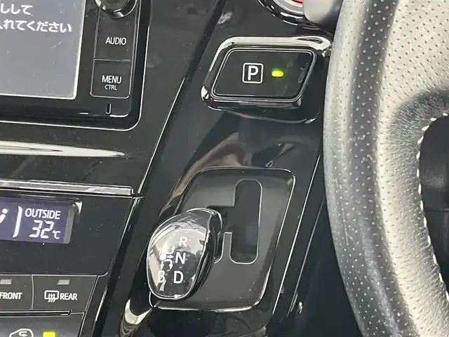 トヨタ プリウス α S ツーリングセレクション G’s 埼玉県 2015(平27)年 5.7万km ホワイトパールクリスタルシャイン 純正メモリーナビ/CD/DVD/Bluetooth/フルセグTV/バックカメラ/LEDオートヘッドライト/LEDイルミネーションビーム/純正大径マフラー/純正18インチAW/G’s専用サスペンション/革巻きステアリング/ハーフレザスポーツーシート/USB/プッシュスタート/スマートキー/ビルトインETC