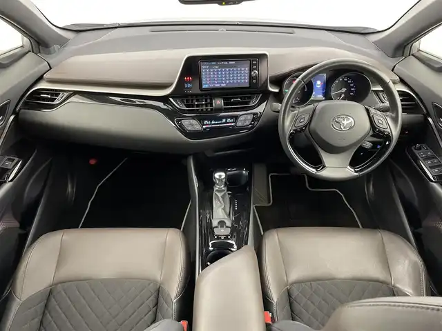トヨタ Ｃ－ＨＲ G LEDエディション 福岡県 2018(平30)年 2.8万km ブラック/メタルストリームM 純正ナビ　/バックカメラ　/ビルトインＥＴＣ　/前方ドライブレコーダー　/レーダークルーズコントロール　/コーナーセンサー　/衝突被害軽減ブレーキ　/レーンキープ　/ＢＳＭ　/ＲＣＴＡ　/ハーフレザー　/シートヒーター
