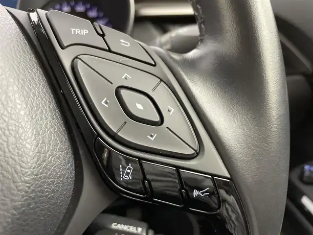 トヨタ Ｃ－ＨＲ G LEDエディション 福岡県 2018(平30)年 2.8万km ブラック/メタルストリームM 純正ナビ　/バックカメラ　/ビルトインＥＴＣ　/前方ドライブレコーダー　/レーダークルーズコントロール　/コーナーセンサー　/衝突被害軽減ブレーキ　/レーンキープ　/ＢＳＭ　/ＲＣＴＡ　/ハーフレザー　/シートヒーター