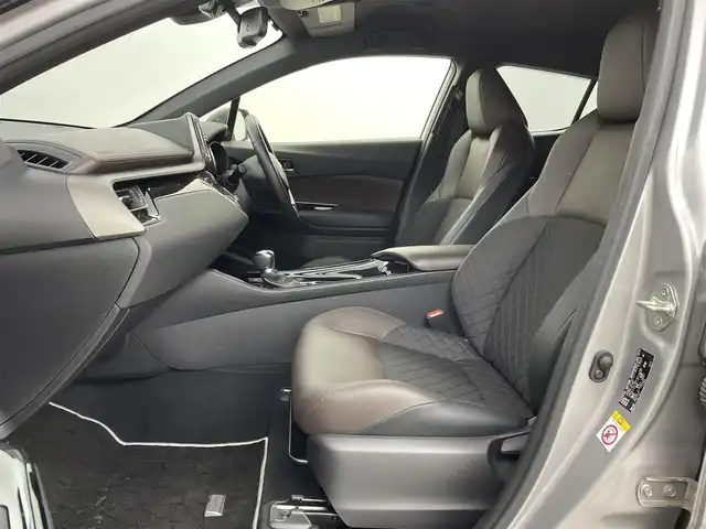 トヨタ Ｃ－ＨＲ G LEDエディション 福岡県 2018(平30)年 2.8万km ブラック/メタルストリームM 純正ナビ　/バックカメラ　/ビルトインＥＴＣ　/前方ドライブレコーダー　/レーダークルーズコントロール　/コーナーセンサー　/衝突被害軽減ブレーキ　/レーンキープ　/ＢＳＭ　/ＲＣＴＡ　/ハーフレザー　/シートヒーター