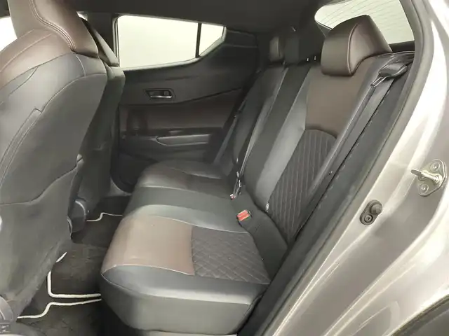 トヨタ Ｃ－ＨＲ G LEDエディション 福岡県 2018(平30)年 2.8万km ブラック/メタルストリームM 純正ナビ　/バックカメラ　/ビルトインＥＴＣ　/前方ドライブレコーダー　/レーダークルーズコントロール　/コーナーセンサー　/衝突被害軽減ブレーキ　/レーンキープ　/ＢＳＭ　/ＲＣＴＡ　/ハーフレザー　/シートヒーター
