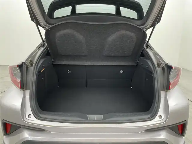 トヨタ Ｃ－ＨＲ G LEDエディション 福岡県 2018(平30)年 2.8万km ブラック/メタルストリームM 純正ナビ　/バックカメラ　/ビルトインＥＴＣ　/前方ドライブレコーダー　/レーダークルーズコントロール　/コーナーセンサー　/衝突被害軽減ブレーキ　/レーンキープ　/ＢＳＭ　/ＲＣＴＡ　/ハーフレザー　/シートヒーター