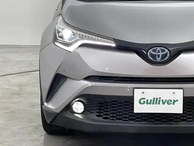 トヨタ Ｃ－ＨＲ G LEDエディション 福岡県 2018(平30)年 2.8万km ブラック/メタルストリームM 純正ナビ　/バックカメラ　/ビルトインＥＴＣ　/前方ドライブレコーダー　/レーダークルーズコントロール　/コーナーセンサー　/衝突被害軽減ブレーキ　/レーンキープ　/ＢＳＭ　/ＲＣＴＡ　/ハーフレザー　/シートヒーター