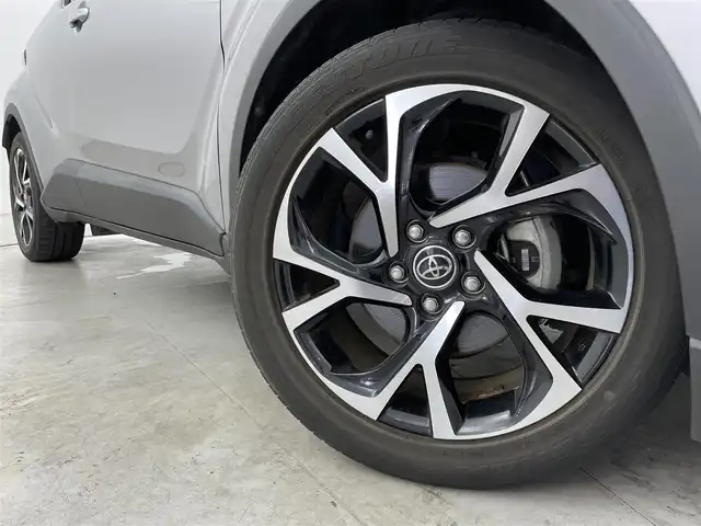 トヨタ Ｃ－ＨＲ G LEDエディション 福岡県 2018(平30)年 2.8万km ブラック/メタルストリームM 純正ナビ　/バックカメラ　/ビルトインＥＴＣ　/前方ドライブレコーダー　/レーダークルーズコントロール　/コーナーセンサー　/衝突被害軽減ブレーキ　/レーンキープ　/ＢＳＭ　/ＲＣＴＡ　/ハーフレザー　/シートヒーター
