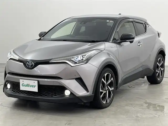 トヨタ Ｃ－ＨＲ G LEDエディション 福岡県 2018(平30)年 2.8万km ブラック/メタルストリームM 純正ナビ　/バックカメラ　/ビルトインＥＴＣ　/前方ドライブレコーダー　/レーダークルーズコントロール　/コーナーセンサー　/衝突被害軽減ブレーキ　/レーンキープ　/ＢＳＭ　/ＲＣＴＡ　/ハーフレザー　/シートヒーター