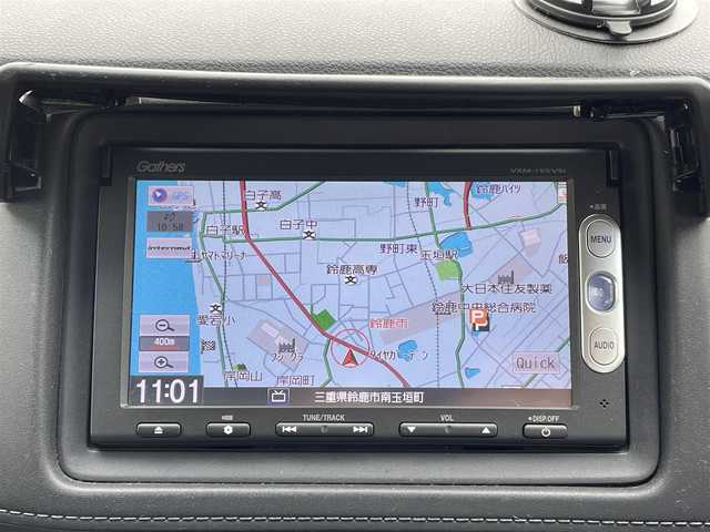 ホンダ ヴェゼル ハイブリッド X 愛知県 2015(平27)年 8万km プレミアムダークエメラルド (株)IDOMが運営する【じしゃロン名古屋鳴海店】の自社ローン専用車両になりますこちらは現金またはオートローンご利用時の価格です。自社ローンご希望の方は別途その旨お申付け下さい/登録時走行距離79749km/純正ナビ(TV/AM/FM/BT/CD/DVD)/バックカメラ/ディスチャージヘッドライト/オートライト/フォグランプ/ETC/クルーズコントロール/パドルシフト/革巻きステアリング/ステアリングスイッチ/前後ドライブレコーダー/純正16インチアルミホイール/純正フロアマット/エンジンプッシュスタート/電動格納ミラー/ドアバイザー/エンジンプッシュスタート/スマートキー/スペアキー/W+サイドエアバッグ/カーテンエアバッグ/保証書/取扱説明書
