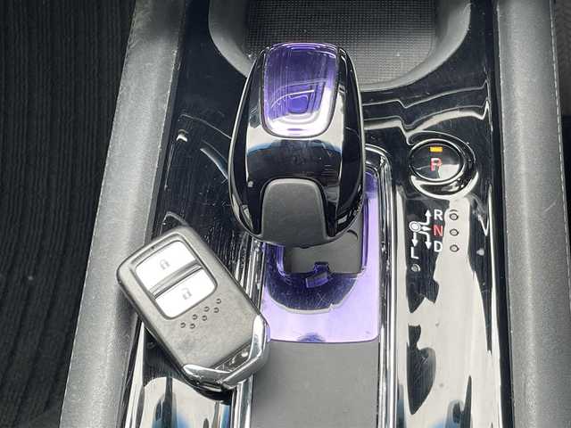 ホンダ ヴェゼル ハイブリッド X 愛知県 2015(平27)年 8万km プレミアムダークエメラルド (株)IDOMが運営する【じしゃロン名古屋鳴海店】の自社ローン専用車両になりますこちらは現金またはオートローンご利用時の価格です。自社ローンご希望の方は別途その旨お申付け下さい/登録時走行距離79749km/純正ナビ(TV/AM/FM/BT/CD/DVD)/バックカメラ/ディスチャージヘッドライト/オートライト/フォグランプ/ETC/クルーズコントロール/パドルシフト/革巻きステアリング/ステアリングスイッチ/前後ドライブレコーダー/純正16インチアルミホイール/純正フロアマット/エンジンプッシュスタート/電動格納ミラー/ドアバイザー/エンジンプッシュスタート/スマートキー/スペアキー/W+サイドエアバッグ/カーテンエアバッグ/保証書/取扱説明書