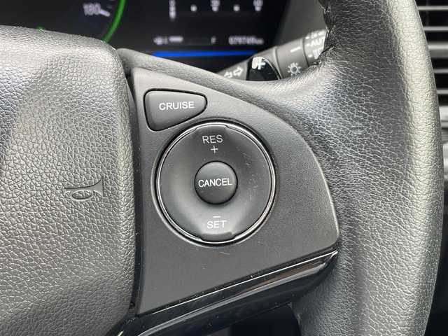 ホンダ ヴェゼル ハイブリッド X 愛知県 2015(平27)年 8万km プレミアムダークエメラルド (株)IDOMが運営する【じしゃロン名古屋鳴海店】の自社ローン専用車両になりますこちらは現金またはオートローンご利用時の価格です。自社ローンご希望の方は別途その旨お申付け下さい/登録時走行距離79749km/純正ナビ(TV/AM/FM/BT/CD/DVD)/バックカメラ/ディスチャージヘッドライト/オートライト/フォグランプ/ETC/クルーズコントロール/パドルシフト/革巻きステアリング/ステアリングスイッチ/前後ドライブレコーダー/純正16インチアルミホイール/純正フロアマット/エンジンプッシュスタート/電動格納ミラー/ドアバイザー/エンジンプッシュスタート/スマートキー/スペアキー/W+サイドエアバッグ/カーテンエアバッグ/保証書/取扱説明書