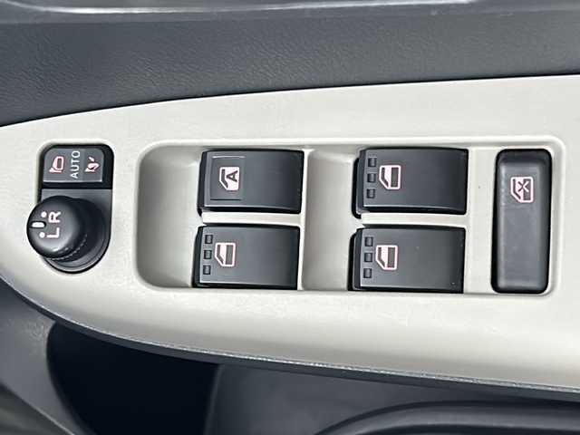 トヨタ パッソ モーダ　S 岐阜県 2016(平28)年 1.9万km ダークエメラルドマイカ 純正ナビ/（BT/フルセグTV/CD/SD/AUX）/スマアシII/・衝突回避支援ブレーキ/・衝突警報機能/・車線逸脱警報機能/・誤発進抑制制御機能/・先行車発信お知らせ機能/バックカメラ/フォグランプ/ETC/スマートキー/プッシュスタート/ステアリングスイッチ/純正ドアバイザー/純正フロアマット/アイドリングストップ