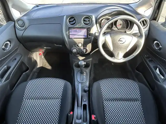 日産 ノート ライダー ブラックライン 青森県 2016(平28)年 6.4万km スーパーブラック 4WD/社外SDナビ・フルセグTV/CD・DVD・SD・Bluetooth/前方ドライブレコーダー/エマージェンシーブレーキ/レーンキープアシスト/横滑り防止装置/社外14インチアルミ/純正フロアマット/純正ドアバイザー/インテリキー/プッシュスタート