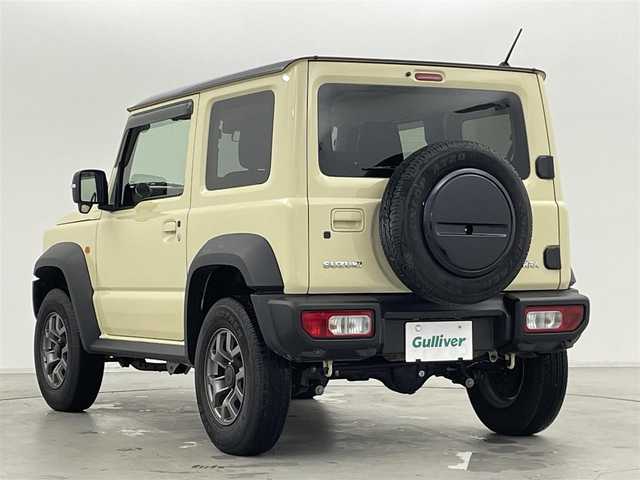 スズキ ジムニー シエラ JC 群馬県 2024(令6)年 0.7万km シフォンアイボリーメタリックブラック2トーンルーフ 後方コーナーセンサー/==========/カロッツェリア8型ナビ（AVIC-RL720）/（CD/DVD/SD/BT/フルセグ)/前方ドライブレコーダー/デュアルセンサーブレーキサポート/誤発進抑制機能/車線逸脱警報/標識認識機能/ふらつき警報機能/先行車発信お知らせ機能/ヘッドライトウォッシャー/前席シートヒーター/ETC/LEDヘッドライト/フォグランプ/純正15インチアルミホイール/純正フロアマット/プッシュスタート/スマートキー