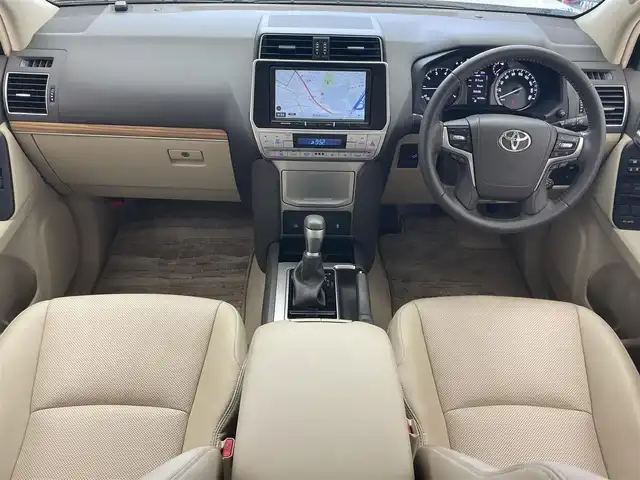 トヨタ ランドクルーザー プラド TX Lパッケージ 愛知県 2022(令4)年 1.7万km ホワイトパールクリスタルシャイン 社外９型ナビ　フルセグＴＶ　バックカメラ　ムーンルーフ　ベージュレザーシート　７人乗　純正エアロ　ブラックルーフレール　シートヒーター　エアシート　純正アルミ　サイドステップ　衝突軽減　ＬＥＤ　禁煙車