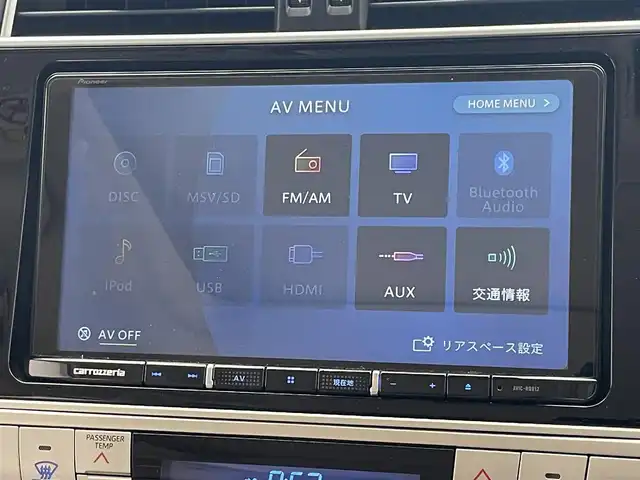 トヨタ ランドクルーザー プラド TX Lパッケージ 愛知県 2022(令4)年 1.7万km ホワイトパールクリスタルシャイン 社外９型ナビ　フルセグＴＶ　バックカメラ　ムーンルーフ　ベージュレザーシート　７人乗　純正エアロ　ブラックルーフレール　シートヒーター　エアシート　純正アルミ　サイドステップ　衝突軽減　ＬＥＤ　禁煙車