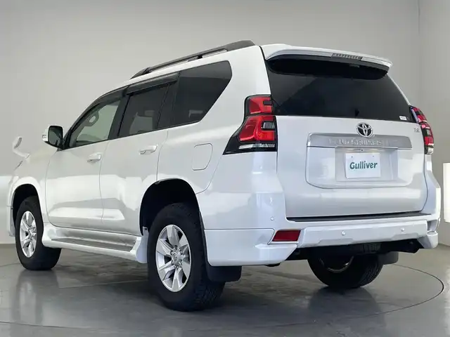 トヨタ ランドクルーザー プラド TX Lパッケージ 愛知県 2022(令4)年 1.7万km ホワイトパールクリスタルシャイン 社外９型ナビ　フルセグＴＶ　バックカメラ　ムーンルーフ　ベージュレザーシート　７人乗　純正エアロ　ブラックルーフレール　シートヒーター　エアシート　純正アルミ　サイドステップ　衝突軽減　ＬＥＤ　禁煙車