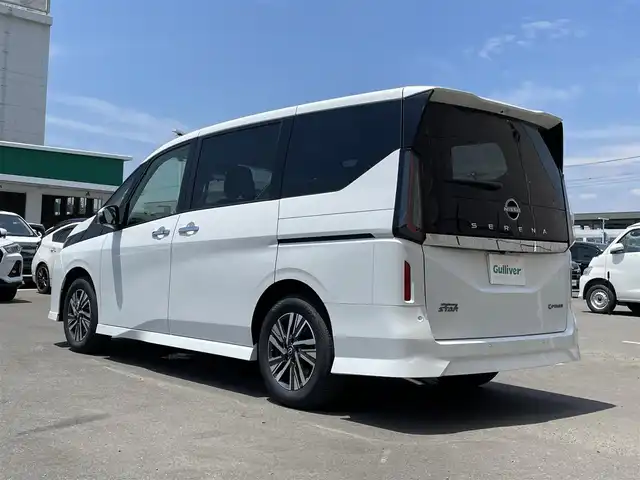 日産 セレナ e－パワー ハイウェイスター V 東京都 2025(令7)年 0.1万km未満 プリズムホワイト 登録済未使用車/純正ナビ/アラウンドビューモニター/デジタルルームミラー/エマージェンシーブレーキ/車線逸脱警報/プロパイロット/ハンズフリーオートスライドドア/ＥＴＣ/ワイヤレス充電器