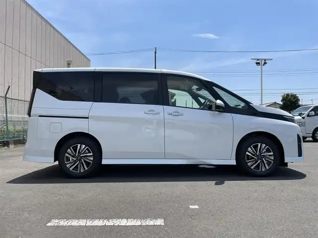 日産 セレナ e－パワー ハイウェイスター V 東京都 2025(令7)年 0.1万km未満 プリズムホワイト 登録済未使用車/純正ナビ/アラウンドビューモニター/デジタルルームミラー/エマージェンシーブレーキ/車線逸脱警報/プロパイロット/ハンズフリーオートスライドドア/ＥＴＣ/ワイヤレス充電器