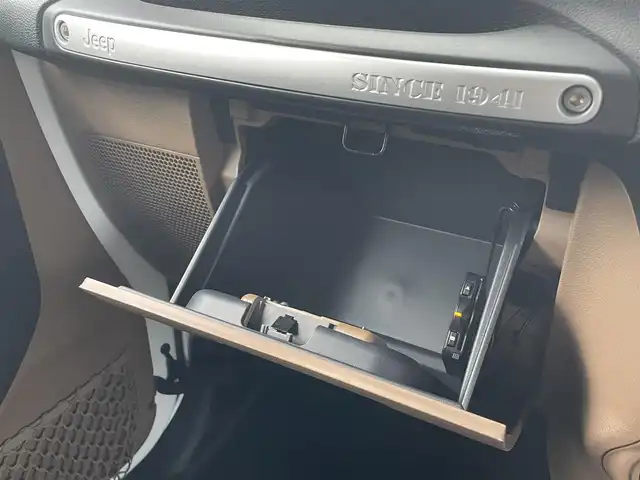 クライスラー・ジープ ジープ ラングラー アンリミテッド サハラ 香川県 2016(平28)年 6.3万km 白 ALPINEスピーカー/ナビ/BT/CD/DVD/地デジ/バックカメラ/クルーズコントロール/ドライブレコーダー/純正18インチアルミ/オートライト/ETC