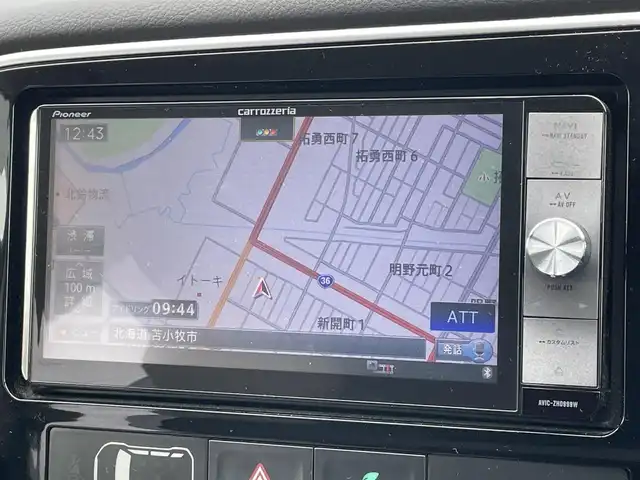 三菱 アウトランダー ＰＨＥＶ G 道央・札幌 2015(平27)年 7.4万km シルキーホワイト ４WD/プラグインハイブリッド/社外メモリーナビ/CD/DVD/BT/フルセグ/社外フリップダウンモニター/横滑り防止装置/クルーズコントロール/バックカメラ/ETC/ドライブレコーダー/ECOMODE/前席シートヒーター/レザー調シートカバー/ステアリングリモコン/パドルシフト/プッシュスタート/スマートキー/ハロゲンヘッドライト/オートライト/フォグランプ/電動格納ミラー/ウィンカーミラー/フロアマット/ドアバイザー