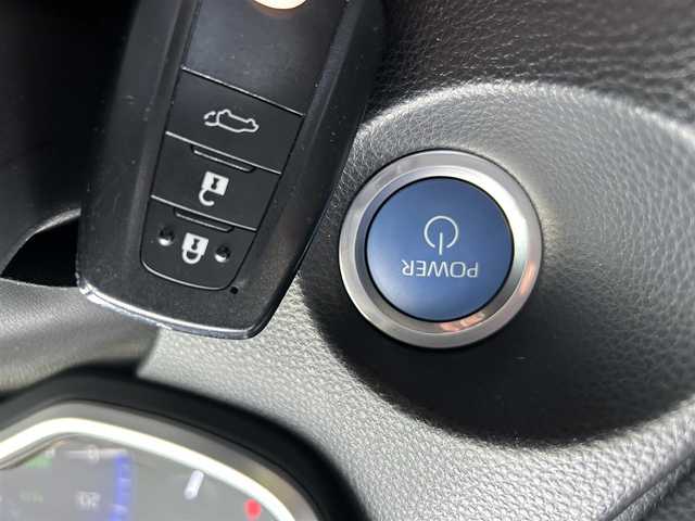 トヨタ カローラ クロス ハイブリッド Z 千葉県 2022(令4)年 2.1万km プラチナホワイトパールマイカ 純正メモリナビ（Bluetooth/AM/FM)/フルセグTV/レーダークルーズコントロール/ドライブレコーダー/ビルトインETC/トヨタセーフティセンス/パワーバックドア/運転席パワーシート/運転席助手席シートヒーター/純正フロアマット/純正アルミホイール
