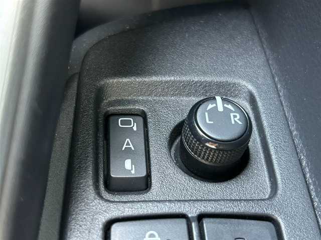 トヨタ カローラ クロス ハイブリッド Z 千葉県 2022(令4)年 2.1万km プラチナホワイトパールマイカ 純正メモリナビ（Bluetooth/AM/FM)/フルセグTV/レーダークルーズコントロール/ドライブレコーダー/ビルトインETC/トヨタセーフティセンス/パワーバックドア/運転席パワーシート/運転席助手席シートヒーター/純正フロアマット/純正アルミホイール