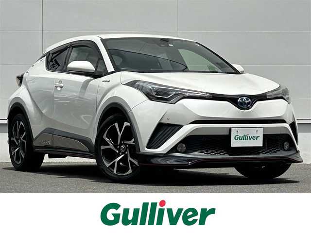 トヨタ Ｃ－ＨＲ G 佐賀県 2017(平29)年 6.3万km ホワイトパールクリスタルシャイン C-HR Sporty Style/トヨタセーフティセンス/・プリクラッシュセーフティ/・レーダークルーズコントロール/・レーンディパーチャーアラート/・オートマチックハイビーム/ブラインドスポットモニター/クリアランスソナー/純正SDナビ/・バックカメラ/・フルセグTV/BT/CD/DVD/ハーフレザーシート/シートヒーター/純正18インチAW/LEDヘッドライト/シーケンシャルウィンカー/フォグランプ/オートライト/ETC/電動パーキングスイッチ/トノカバー/エアバックW/サイド/カーテン