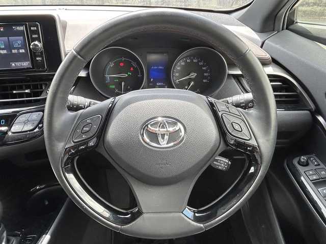 トヨタ Ｃ－ＨＲ G 佐賀県 2017(平29)年 6.3万km ホワイトパールクリスタルシャイン C-HR Sporty Style/トヨタセーフティセンス/・プリクラッシュセーフティ/・レーダークルーズコントロール/・レーンディパーチャーアラート/・オートマチックハイビーム/ブラインドスポットモニター/クリアランスソナー/純正SDナビ/・バックカメラ/・フルセグTV/BT/CD/DVD/ハーフレザーシート/シートヒーター/純正18インチAW/LEDヘッドライト/シーケンシャルウィンカー/フォグランプ/オートライト/ETC/電動パーキングスイッチ/トノカバー/エアバックW/サイド/カーテン