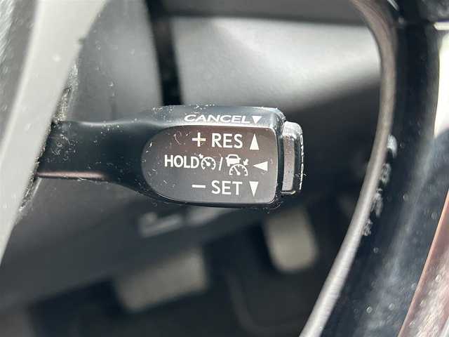 トヨタ Ｃ－ＨＲ G 佐賀県 2017(平29)年 6.3万km ホワイトパールクリスタルシャイン C-HR Sporty Style/トヨタセーフティセンス/・プリクラッシュセーフティ/・レーダークルーズコントロール/・レーンディパーチャーアラート/・オートマチックハイビーム/ブラインドスポットモニター/クリアランスソナー/純正SDナビ/・バックカメラ/・フルセグTV/BT/CD/DVD/ハーフレザーシート/シートヒーター/純正18インチAW/LEDヘッドライト/シーケンシャルウィンカー/フォグランプ/オートライト/ETC/電動パーキングスイッチ/トノカバー/エアバックW/サイド/カーテン