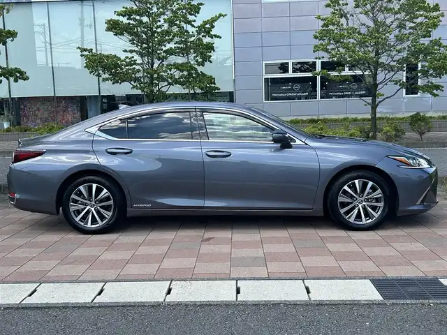 レクサス ＥＳ 300h 福島県 2019(平31)年 2.5万km マーキュリーグレーマイカ サンルーフ/メーカーナビ/(BT/USB/SD/AM/FM/Miracast)/ヘッドアップディスプレイ/LEDオートライト/オートハイビーム/レーダークルーズコントロール/レザーシート/運転席メモリシート/前席パワーシート/前席シートヒーター/前席ベンチレーター/ハンドルヒーター/プリクラッシュセーフティ/車線逸脱防止支援/ドライブレコーダー/パドルシフト/ステアリングスイッチ