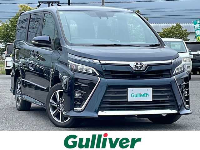 トヨタ ヴォクシー ZS 道央・札幌 2021(令3)年 5.8万km ブラッキッシュアゲハガラスフレーク ４WD/純正ディーラーOPナビ/CD/DVD/BT/フルセグ/トヨタセーフティセンス/プリクラッシュセーフティ/横滑り防止装置/クルーズコントロール/レーンキープアシスト/クリアランスソナー/バックカメラ/ビルトインETC2.0/ドライブレコーダー/アイドリングストップ/片側パワースライドドア/ステアリングリモコン/プッシュスタート/スマートキー/LEDヘッドライト/オートライト/オートハイビーム/フォグランプ/電動格納ミラー/ウィンカーミラー/純正フロアマット/スペアキー/社外AW付冬タイヤ積込/205/60/R16/2021年/山6mm