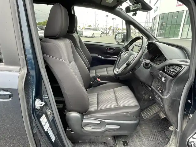 トヨタ ヴォクシー ZS 道央・札幌 2021(令3)年 5.8万km ブラッキッシュアゲハガラスフレーク ４WD/純正ディーラーOPナビ/CD/DVD/BT/フルセグ/トヨタセーフティセンス/プリクラッシュセーフティ/横滑り防止装置/クルーズコントロール/レーンキープアシスト/クリアランスソナー/バックカメラ/ビルトインETC2.0/ドライブレコーダー/アイドリングストップ/片側パワースライドドア/ステアリングリモコン/プッシュスタート/スマートキー/LEDヘッドライト/オートライト/オートハイビーム/フォグランプ/電動格納ミラー/ウィンカーミラー/純正フロアマット/スペアキー/社外AW付冬タイヤ積込/205/60/R16/2021年/山6mm