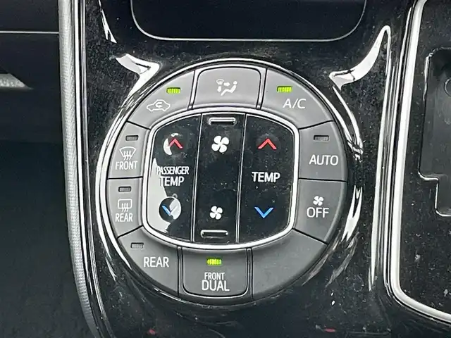 トヨタ ヴォクシー ZS 道央・札幌 2021(令3)年 5.8万km ブラッキッシュアゲハガラスフレーク ４WD/純正ディーラーOPナビ/CD/DVD/BT/フルセグ/トヨタセーフティセンス/プリクラッシュセーフティ/横滑り防止装置/クルーズコントロール/レーンキープアシスト/クリアランスソナー/バックカメラ/ビルトインETC2.0/ドライブレコーダー/アイドリングストップ/片側パワースライドドア/ステアリングリモコン/プッシュスタート/スマートキー/LEDヘッドライト/オートライト/オートハイビーム/フォグランプ/電動格納ミラー/ウィンカーミラー/純正フロアマット/スペアキー/社外AW付冬タイヤ積込/205/60/R16/2021年/山6mm
