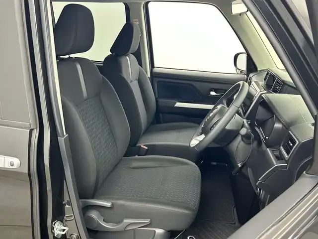 トヨタ ルーミー カスタムG 三重県 2023(令5)年 2.4万km ブラックマイカメタリック 禁煙車/純正ナビ/・AM/FM/Bluetooth/HDMI/iPod/USB/シートヒーター/フルセグ/両側パワースライドドア/クルーズコントロール/TVキャンセラー/バックカメラ/ビルトインETC/LEDヘッドライト/電動パーキング/純正14インチAW