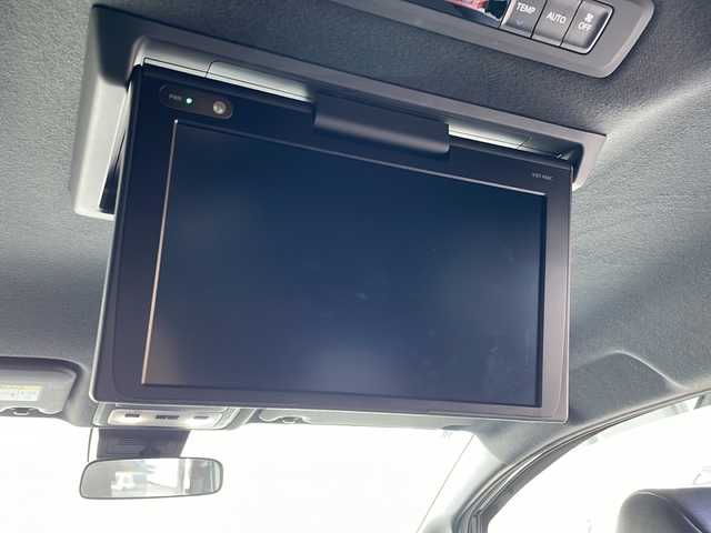 トヨタ ノア Si ダブルバイビー 福岡県 2018(平30)年 8.2万km ブラック 純正ナビ/（Bカメラ、TV、DVD、CD、Bluetooth、AM、FM）/両側パワースライドドア/フリップダウンモニター/リアエアコン/クルーズコントロール/オートマチックハイビーム/ハーフレザーシート/サンシェード/ドラレコ前後/プリクラッシュ/車線逸脱警報/アイドリングストップ/横揺れ防止装置/純正ホイール/純正マット/ドアバイザー/ステリングボタン/プッシュスタート/スマートキー/スペアキー/保証書/取扱説明書