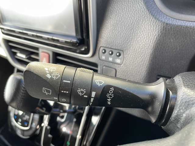 トヨタ ノア Si ダブルバイビー 福岡県 2018(平30)年 8.2万km ブラック 純正ナビ/（Bカメラ、TV、DVD、CD、Bluetooth、AM、FM）/両側パワースライドドア/フリップダウンモニター/リアエアコン/クルーズコントロール/オートマチックハイビーム/ハーフレザーシート/サンシェード/ドラレコ前後/プリクラッシュ/車線逸脱警報/アイドリングストップ/横揺れ防止装置/純正ホイール/純正マット/ドアバイザー/ステリングボタン/プッシュスタート/スマートキー/スペアキー/保証書/取扱説明書