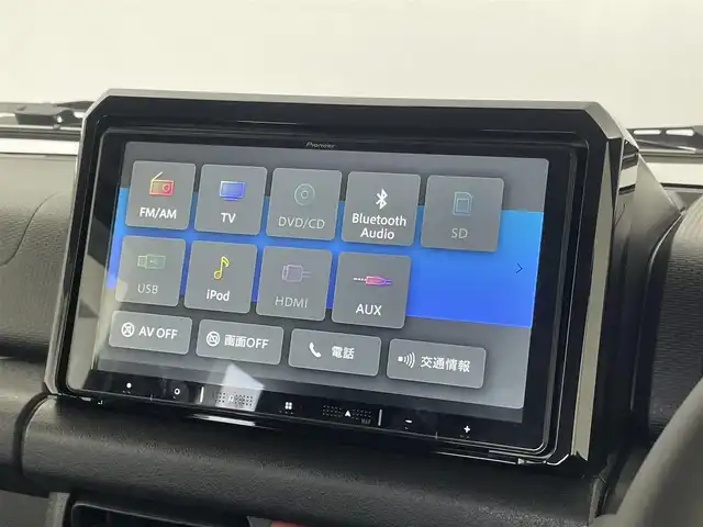 スズキ ジムニー シエラ JC 埼玉県 2024(令6)年 0.1万km シフォンアイボリーメタリックブラック2トーンルーフ スズキセーフティサポート/純正カロッツェリア9インチナビ/SD/CD/DVD/Bluetooth/フルセグ/ALPINE製デジタルインナーミラードラレコ/リミテッドスリップデフ(LSD)/フロントパーキングセンサー/オートドアロックシステム/フットイルミネーション/クルーズコントロール/ビルトインETC2.0/前席シートヒーター/純正アルミホイール/LEDオートライト/オートハイビーム/バックカメラ