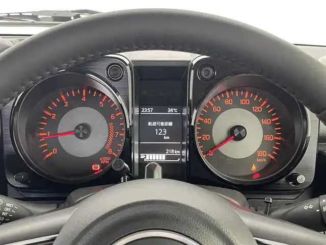 スズキ ジムニー シエラ JC 埼玉県 2024(令6)年 0.1万km シフォンアイボリーメタリックブラック2トーンルーフ スズキセーフティサポート/純正カロッツェリア9インチナビ/SD/CD/DVD/Bluetooth/フルセグ/ALPINE製デジタルインナーミラードラレコ/リミテッドスリップデフ(LSD)/フロントパーキングセンサー/オートドアロックシステム/フットイルミネーション/クルーズコントロール/ビルトインETC2.0/前席シートヒーター/純正アルミホイール/LEDオートライト/オートハイビーム/バックカメラ
