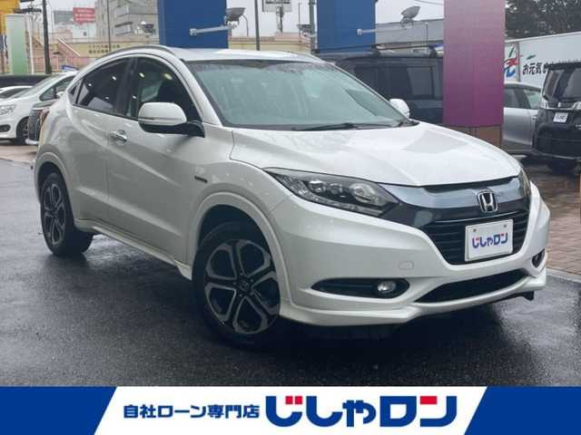 ホンダ ヴェゼル ハイブリッド Z 千葉県 2014(平26)年 8.3万km ホワイトオーキッドパール (株)IDOMが運営する【じしゃロン八千代店】の自社ローン対象車両になります。こちらは現金またはオートローンご利用時の価格です。自社ローンご希望の方は別途その旨お申付け下さい/社外ナビ/フルセグ/CD/DVD/クルーズコントロール　/バックカメラ　/シートヒーター　/ETC　/ドライブレコーダー　/電動パーキング　/LEDヘッドライト　/オートライト　/プッシュスタート/スマートキー/純正フロアマット　/純正アルミホイール　/ABS　/横滑り防止装置/Ｗ＋サイドエアバック/カーテンエアバック