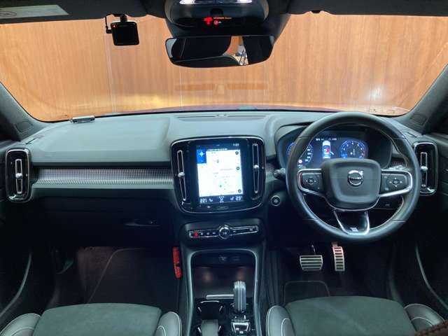 ボルボ ＸＣ４０ T4 AWD Rデザイン 千葉県 2020(令2)年 4.6万km 青Ｍ パノラマＳＲ　/コンビニエンスＰ　/ｈａｒｍａｎｋａｒｄｏｎサウンド　/ＡＣＣ　/半革　/ナビ　/ＴＶ　/３６０°Ｂｌｕｅｔｏｏｔｈ接続　/電動シート　/シートＨ　/電動リアゲート　/衝突軽減Ｂ　/ＢＳＭ　/ＬＫＡ　/１オーナー