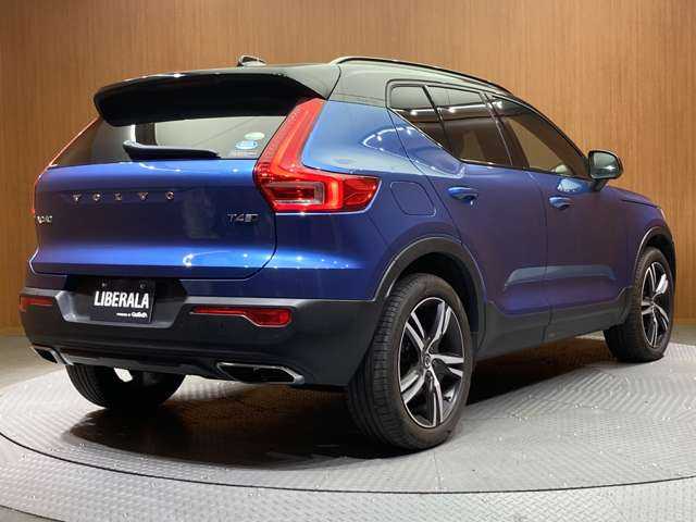 ボルボ ＸＣ４０ T4 AWD Rデザイン 千葉県 2020(令2)年 4.6万km 青Ｍ パノラマＳＲ　/コンビニエンスＰ　/ｈａｒｍａｎｋａｒｄｏｎサウンド　/ＡＣＣ　/半革　/ナビ　/ＴＶ　/３６０°Ｂｌｕｅｔｏｏｔｈ接続　/電動シート　/シートＨ　/電動リアゲート　/衝突軽減Ｂ　/ＢＳＭ　/ＬＫＡ　/１オーナー