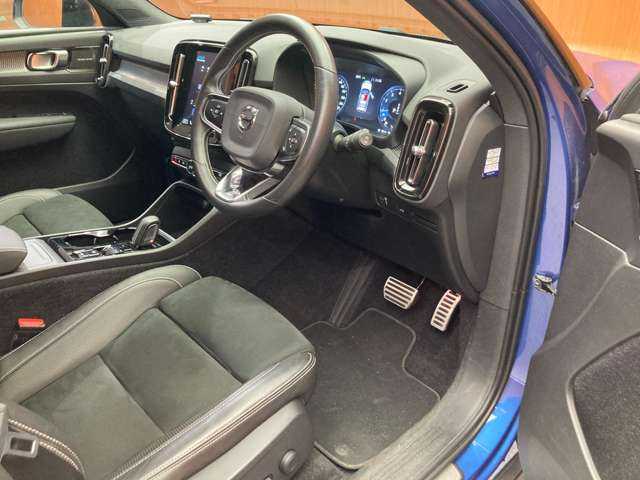 ボルボ ＸＣ４０ T4 AWD Rデザイン 千葉県 2020(令2)年 4.6万km 青Ｍ パノラマＳＲ　/コンビニエンスＰ　/ｈａｒｍａｎｋａｒｄｏｎサウンド　/ＡＣＣ　/半革　/ナビ　/ＴＶ　/３６０°Ｂｌｕｅｔｏｏｔｈ接続　/電動シート　/シートＨ　/電動リアゲート　/衝突軽減Ｂ　/ＢＳＭ　/ＬＫＡ　/１オーナー