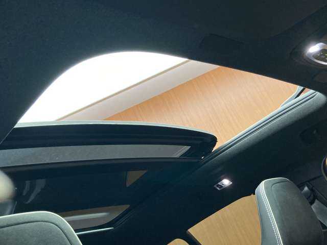 ボルボ ＸＣ４０ T4 AWD Rデザイン 千葉県 2020(令2)年 4.6万km 青Ｍ パノラマＳＲ　/コンビニエンスＰ　/ｈａｒｍａｎｋａｒｄｏｎサウンド　/ＡＣＣ　/半革　/ナビ　/ＴＶ　/３６０°Ｂｌｕｅｔｏｏｔｈ接続　/電動シート　/シートＨ　/電動リアゲート　/衝突軽減Ｂ　/ＢＳＭ　/ＬＫＡ　/１オーナー