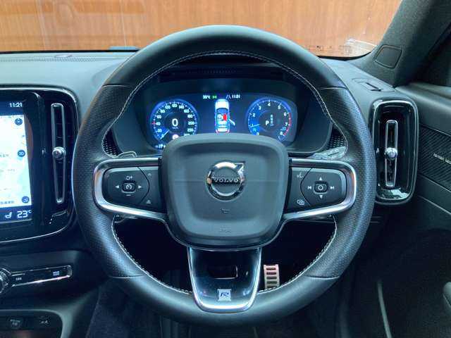 ボルボ ＸＣ４０ T4 AWD Rデザイン 千葉県 2020(令2)年 4.6万km 青Ｍ パノラマＳＲ　/コンビニエンスＰ　/ｈａｒｍａｎｋａｒｄｏｎサウンド　/ＡＣＣ　/半革　/ナビ　/ＴＶ　/３６０°Ｂｌｕｅｔｏｏｔｈ接続　/電動シート　/シートＨ　/電動リアゲート　/衝突軽減Ｂ　/ＢＳＭ　/ＬＫＡ　/１オーナー
