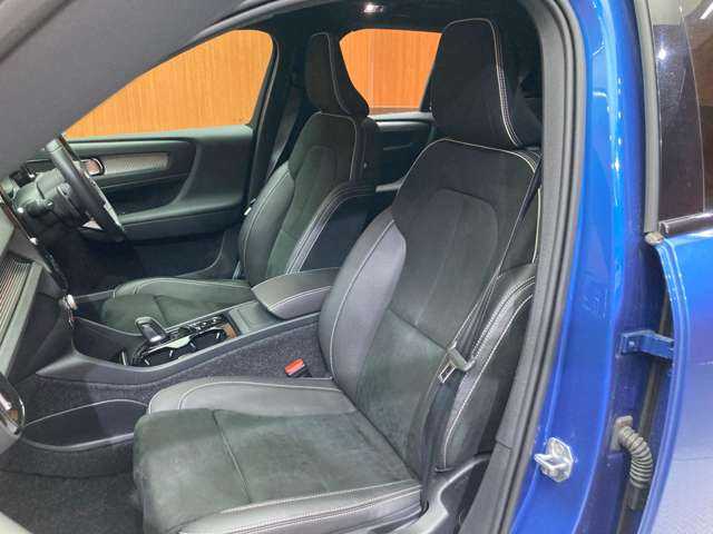 ボルボ ＸＣ４０ T4 AWD Rデザイン 千葉県 2020(令2)年 4.6万km 青Ｍ パノラマＳＲ　/コンビニエンスＰ　/ｈａｒｍａｎｋａｒｄｏｎサウンド　/ＡＣＣ　/半革　/ナビ　/ＴＶ　/３６０°Ｂｌｕｅｔｏｏｔｈ接続　/電動シート　/シートＨ　/電動リアゲート　/衝突軽減Ｂ　/ＢＳＭ　/ＬＫＡ　/１オーナー