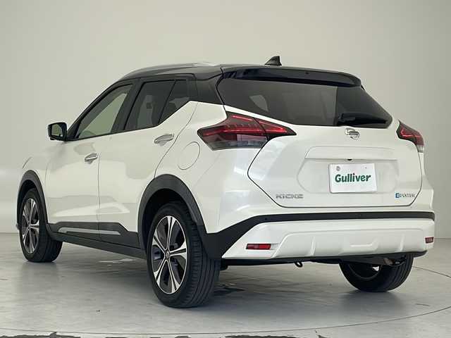日産 キックス X 沖縄県 2021(令3)年 3.5万km ブリリアントホワイトパール/ピュアブラック 2トーン 純正ディスプレイオーディオ/（Bluetooth　FM　AM）/ビルドインＥＴＣ/プロパイロット/衝突軽減ブレーキ/ハーフレザーシート/シートヒーター/クルーズコントロール/スマートキー/ＬＥＤヘッドライト/寒冷地仕様/デジタルインナーミラー/運転支援システム/電子パーキングブレーキ/アラウンドビューモニター/ドライブレコーダー/純正アルミホイル/社外フロアマット
