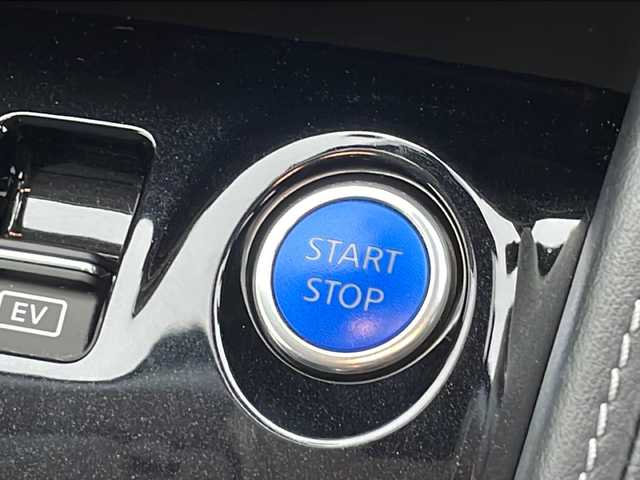 日産 キックス X 沖縄県 2021(令3)年 3.5万km ブリリアントホワイトパール/ピュアブラック 2トーン 純正ディスプレイオーディオ/（Bluetooth　FM　AM）/ビルドインＥＴＣ/プロパイロット/衝突軽減ブレーキ/ハーフレザーシート/シートヒーター/クルーズコントロール/スマートキー/ＬＥＤヘッドライト/寒冷地仕様/デジタルインナーミラー/運転支援システム/電子パーキングブレーキ/アラウンドビューモニター/ドライブレコーダー/純正アルミホイル/社外フロアマット