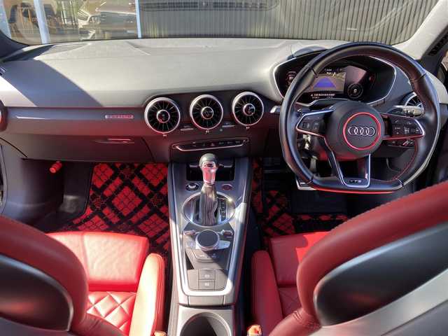 アウディ ＴＴＳクーペ 2.0 TFSI クワトロ 福岡県 2015(平27)年 8.6万km デイトナグレーパールエフェクト RSスタイルquattroグリル/可変リアウイング/バーチャルコックピット/・純正ナビ/・CD/DVD/Bluetooth/・フルセグTV/BANG&OLUFSENサウンド/バックカメラ/ETC2.0/純正ドライブレコーダー/4本出しマフラー/バケットシート/・赤革シート/・パワーシート/・シートヒーター/クルーズコントロール/コーナーセンサー/LEDヘッドライト