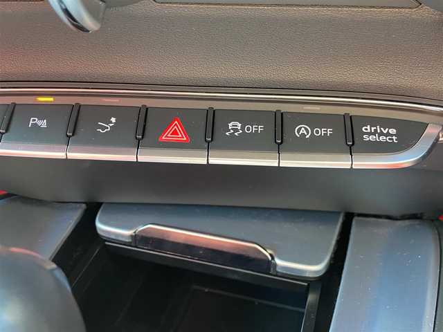 アウディ ＴＴＳクーペ 2.0 TFSI クワトロ 福岡県 2015(平27)年 8.6万km デイトナグレーパールエフェクト RSスタイルquattroグリル/可変リアウイング/バーチャルコックピット/・純正ナビ/・CD/DVD/Bluetooth/・フルセグTV/BANG&OLUFSENサウンド/バックカメラ/ETC2.0/純正ドライブレコーダー/4本出しマフラー/バケットシート/・赤革シート/・パワーシート/・シートヒーター/クルーズコントロール/コーナーセンサー/LEDヘッドライト