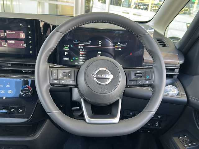 日産 セレナ e－パワー ハイウェイスター V 静岡県 2025(令7)年 0.1千km プリズムホワイト 純正メモリナビ/・フルセグＴＶ/・Bluetooth/・USB/・AM/・FM/安全装備/・衝突軽減/・レーンキープ/・追従クルコン/・コーナーセンサー前後/・全方位カメラ/・BSM/主要装備/・後席モニター/・両側パワスラ/・置くだけ充電/・デジタルインナーミラー/・ETC/・ドラレコ/・LEDヘッドライト/・オートライト/・オートハイビーム/・フォグランプ/・電動パーキングブレーキ/・オートホールド/・純正アルミホイール