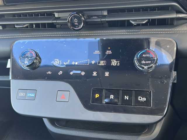 日産 セレナ e－パワー ハイウェイスター V 静岡県 2025(令7)年 0.1千km プリズムホワイト 純正メモリナビ/・フルセグＴＶ/・Bluetooth/・USB/・AM/・FM/安全装備/・衝突軽減/・レーンキープ/・追従クルコン/・コーナーセンサー前後/・全方位カメラ/・BSM/主要装備/・後席モニター/・両側パワスラ/・置くだけ充電/・デジタルインナーミラー/・ETC/・ドラレコ/・LEDヘッドライト/・オートライト/・オートハイビーム/・フォグランプ/・電動パーキングブレーキ/・オートホールド/・純正アルミホイール